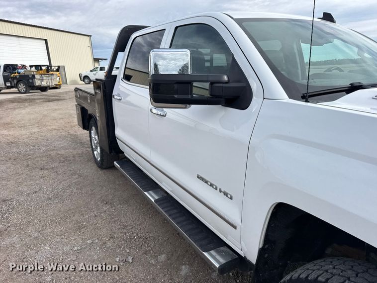 image for item FB7363 2018 Chevrolet Silverado 2500HD Crew Cab flatbed pickup truck