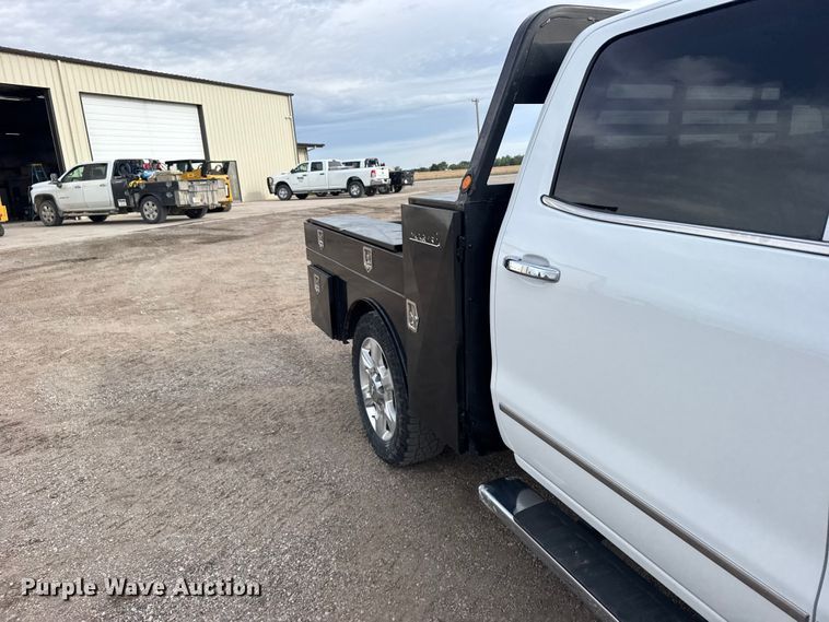 image for item FB7363 2018 Chevrolet Silverado 2500HD Crew Cab flatbed pickup truck