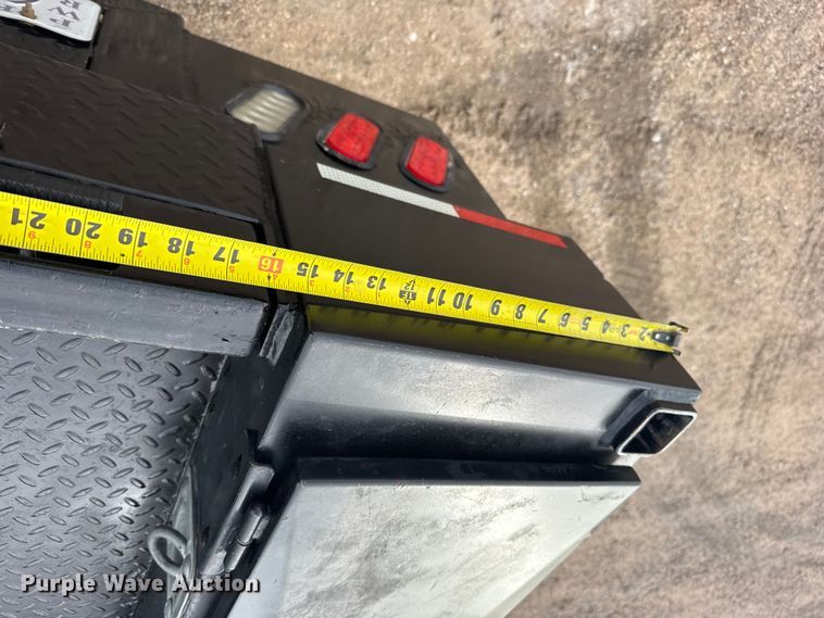 image for item FB7363 2018 Chevrolet Silverado 2500HD Crew Cab flatbed pickup truck