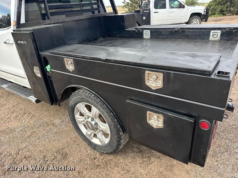 image for item FB7363 2018 Chevrolet Silverado 2500HD Crew Cab flatbed pickup truck