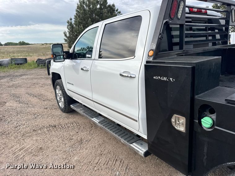 image for item FB7363 2018 Chevrolet Silverado 2500HD Crew Cab flatbed pickup truck