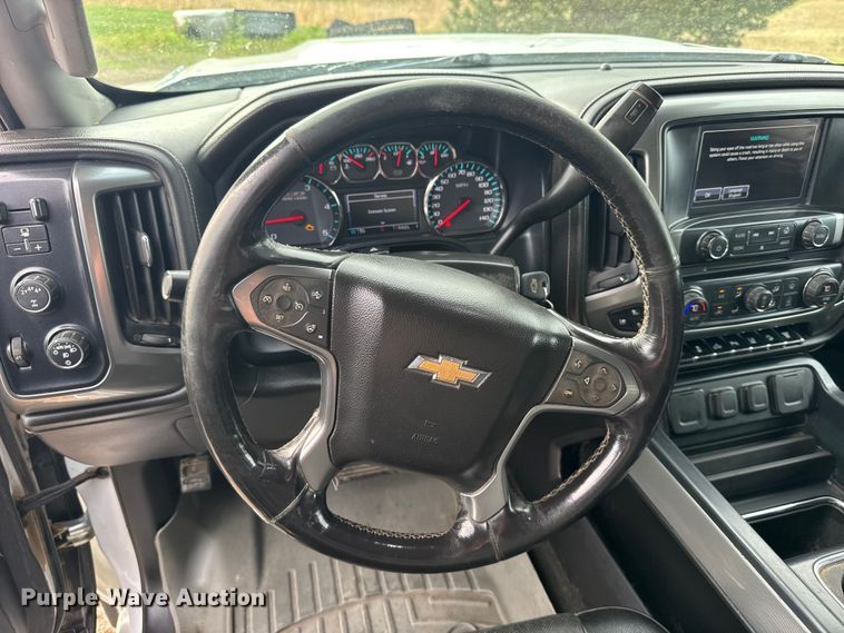 image for item FB7363 2018 Chevrolet Silverado 2500HD Crew Cab flatbed pickup truck