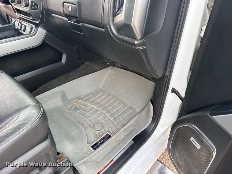 image for item FB7363 2018 Chevrolet Silverado 2500HD Crew Cab flatbed pickup truck