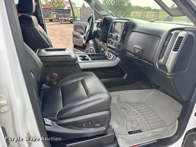 image for item FB7363 2018 Chevrolet Silverado 2500HD Crew Cab flatbed pickup truck