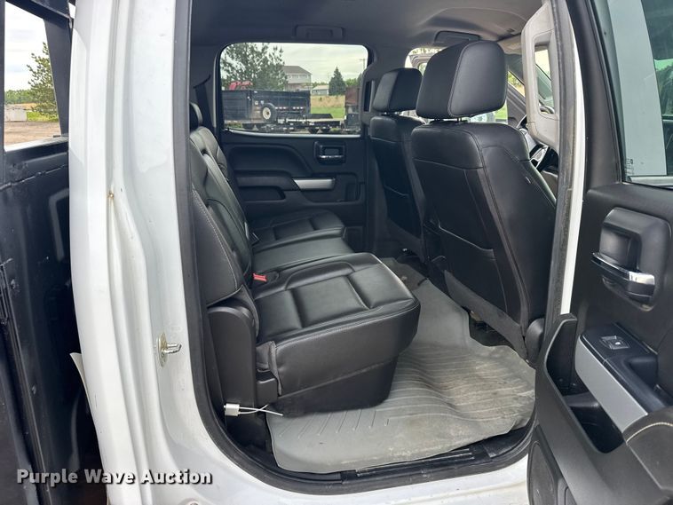 image for item FB7363 2018 Chevrolet Silverado 2500HD Crew Cab flatbed pickup truck