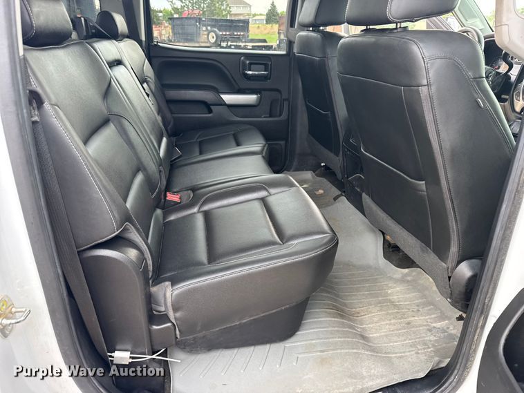 image for item FB7363 2018 Chevrolet Silverado 2500HD Crew Cab flatbed pickup truck