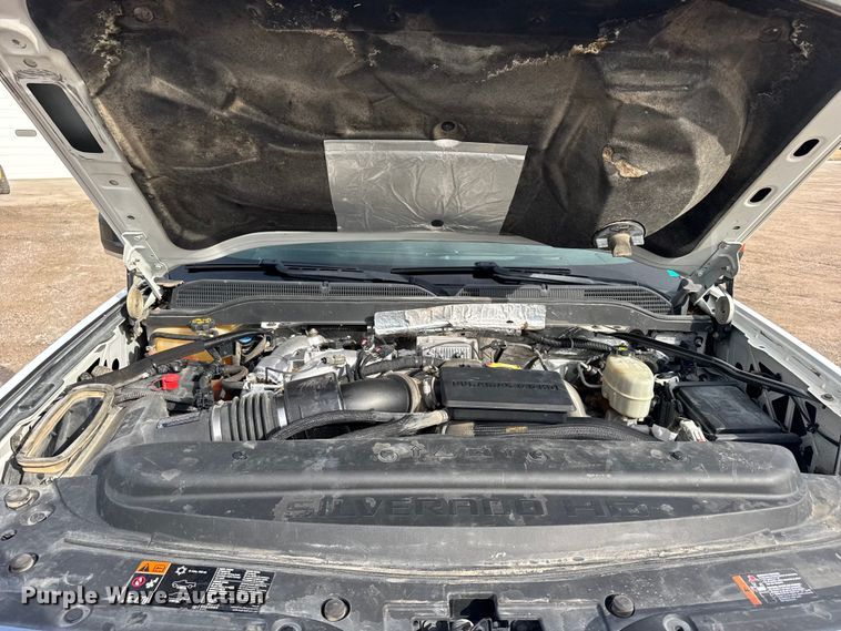 image for item FB7363 2018 Chevrolet Silverado 2500HD Crew Cab flatbed pickup truck