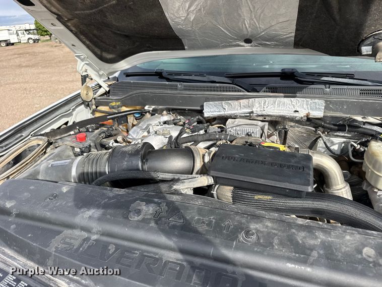 image for item FB7363 2018 Chevrolet Silverado 2500HD Crew Cab flatbed pickup truck
