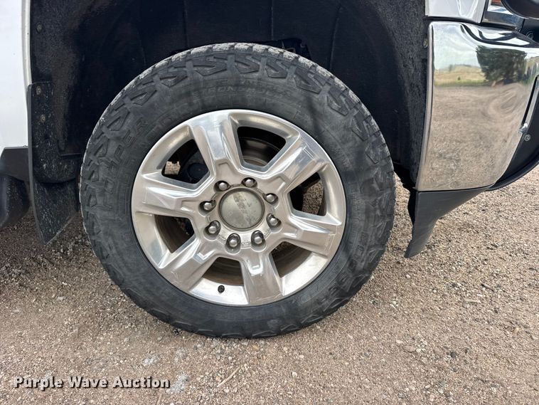 image for item FB7363 2018 Chevrolet Silverado 2500HD Crew Cab flatbed pickup truck