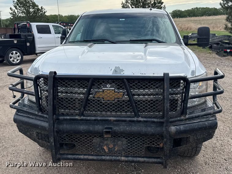 image for item FB7364 2014 Chevrolet Silverado 2500HD Crew Cab flatbed pickup truck