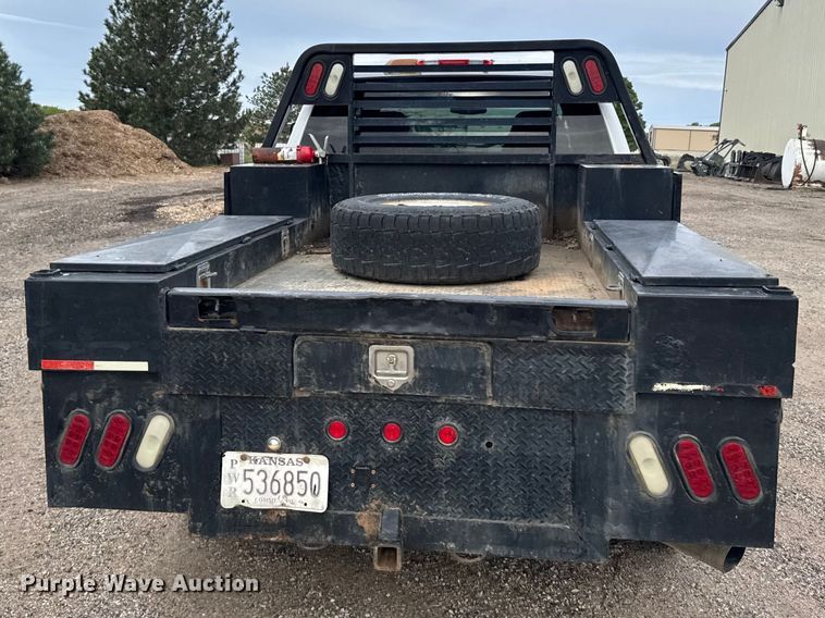image for item FB7364 2014 Chevrolet Silverado 2500HD Crew Cab flatbed pickup truck