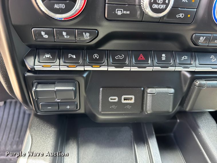 image for item FB7374 2021 GMC Sierra Crew Cab pickup truck