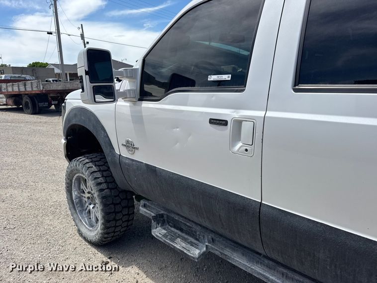 image for item FB7375 2011 Ford F250 Super Duty Crew Cab pickup truck