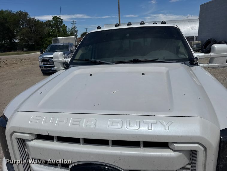 image for item FB7375 2011 Ford F250 Super Duty Crew Cab pickup truck
