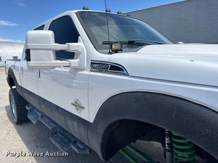 image for item FB7375 2011 Ford F250 Super Duty Crew Cab pickup truck