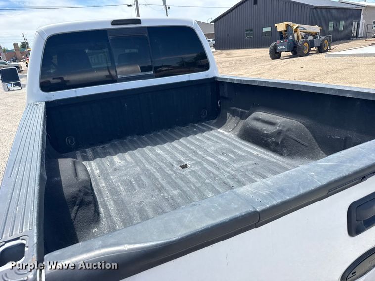 image for item FB7375 2011 Ford F250 Super Duty Crew Cab pickup truck