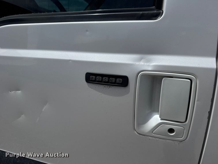 image for item FB7375 2011 Ford F250 Super Duty Crew Cab pickup truck