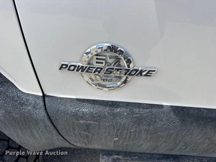 image for item FB7375 2011 Ford F250 Super Duty Crew Cab pickup truck