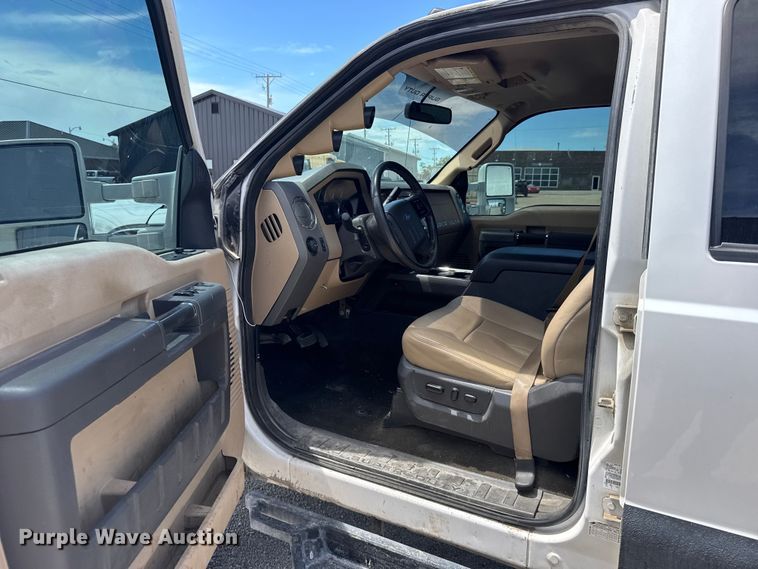 image for item FB7375 2011 Ford F250 Super Duty Crew Cab pickup truck