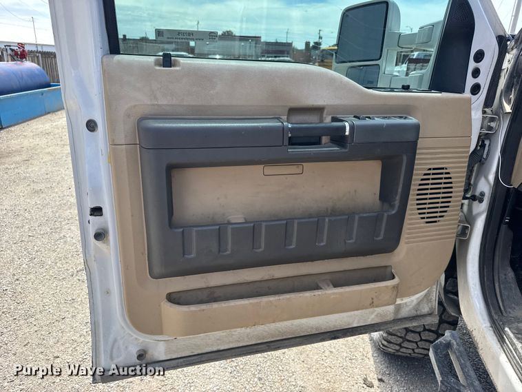 image for item FB7375 2011 Ford F250 Super Duty Crew Cab pickup truck