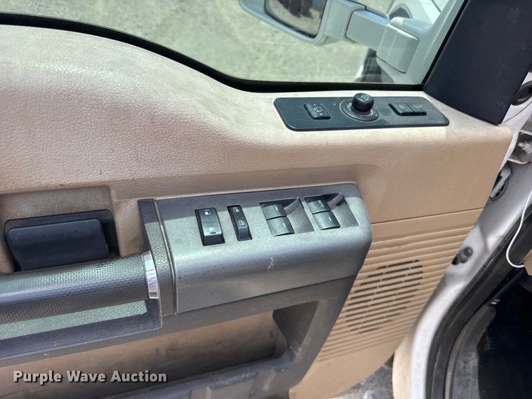 image for item FB7375 2011 Ford F250 Super Duty Crew Cab pickup truck