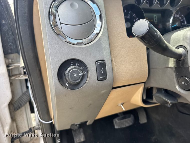 image for item FB7375 2011 Ford F250 Super Duty Crew Cab pickup truck