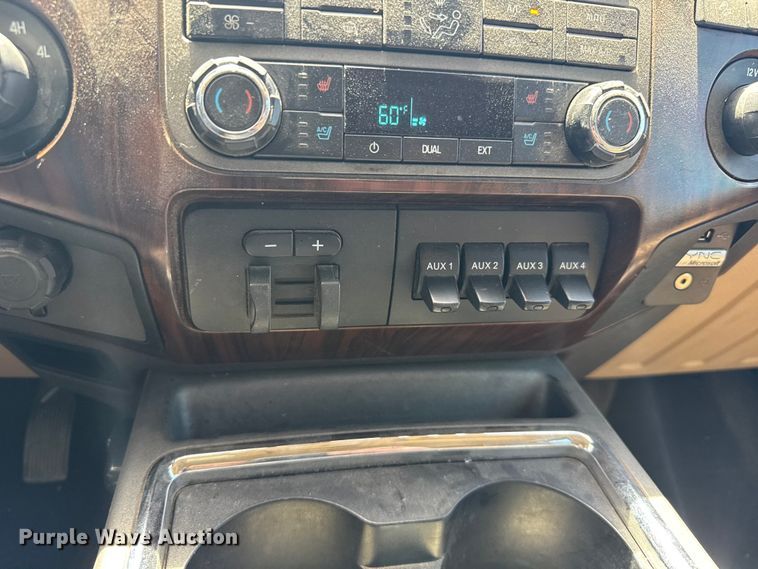 image for item FB7375 2011 Ford F250 Super Duty Crew Cab pickup truck
