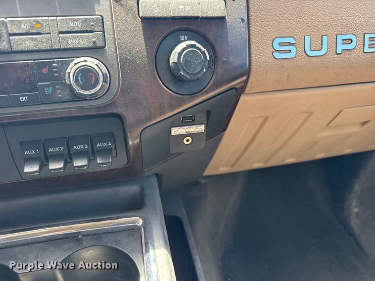 image for item FB7375 2011 Ford F250 Super Duty Crew Cab pickup truck