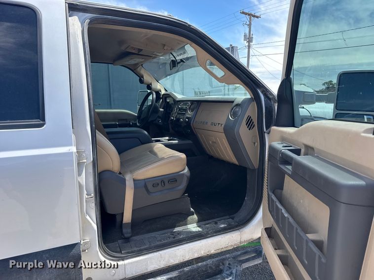 image for item FB7375 2011 Ford F250 Super Duty Crew Cab pickup truck