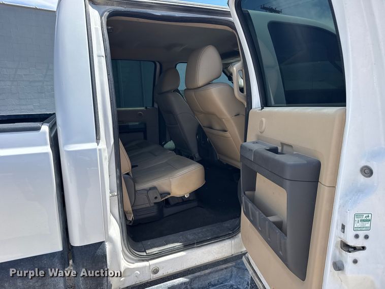 image for item FB7375 2011 Ford F250 Super Duty Crew Cab pickup truck