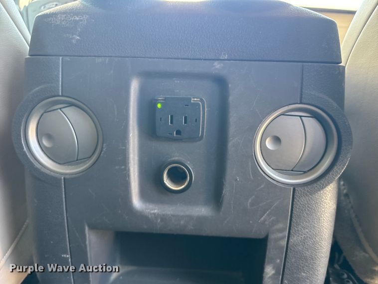image for item FB7375 2011 Ford F250 Super Duty Crew Cab pickup truck