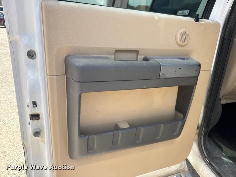 image for item FB7375 2011 Ford F250 Super Duty Crew Cab pickup truck