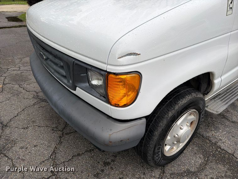 image for item FB8137 2007 Ford E350 van