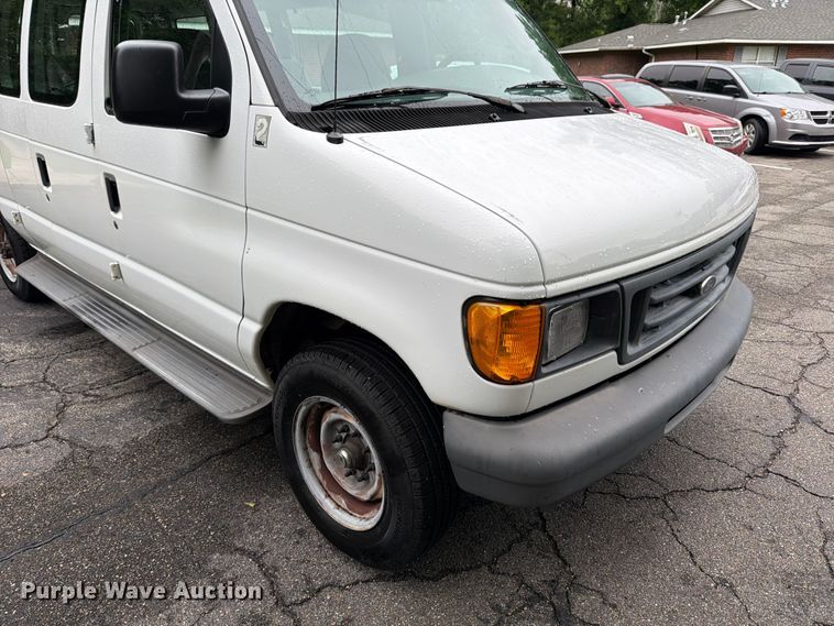image for item FB8137 2007 Ford E350 van