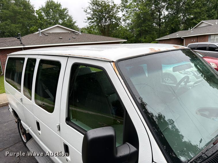 image for item FB8137 2007 Ford E350 van