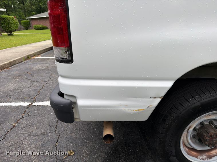 image for item FB8137 2007 Ford E350 van