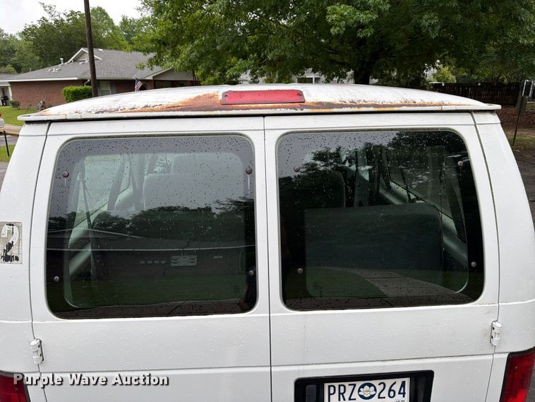 image for item FB8137 2007 Ford E350 van