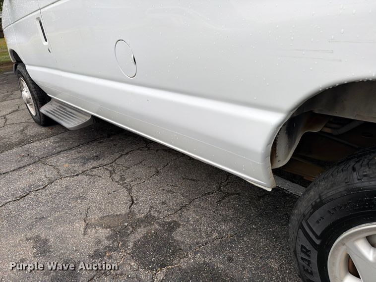 image for item FB8137 2007 Ford E350 van
