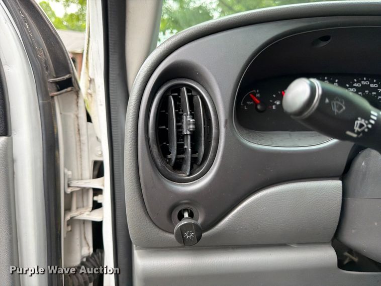 image for item FB8137 2007 Ford E350 van