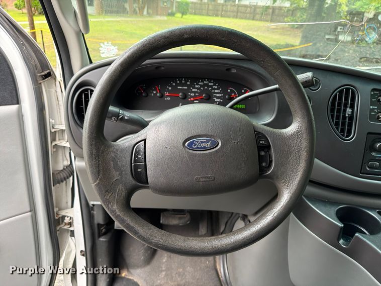 image for item FB8137 2007 Ford E350 van