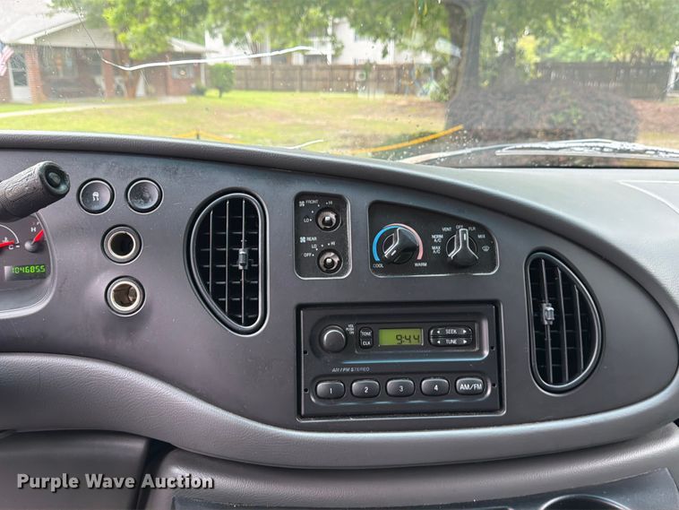 image for item FB8137 2007 Ford E350 van