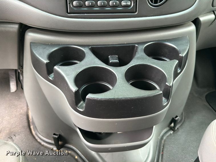 image for item FB8137 2007 Ford E350 van