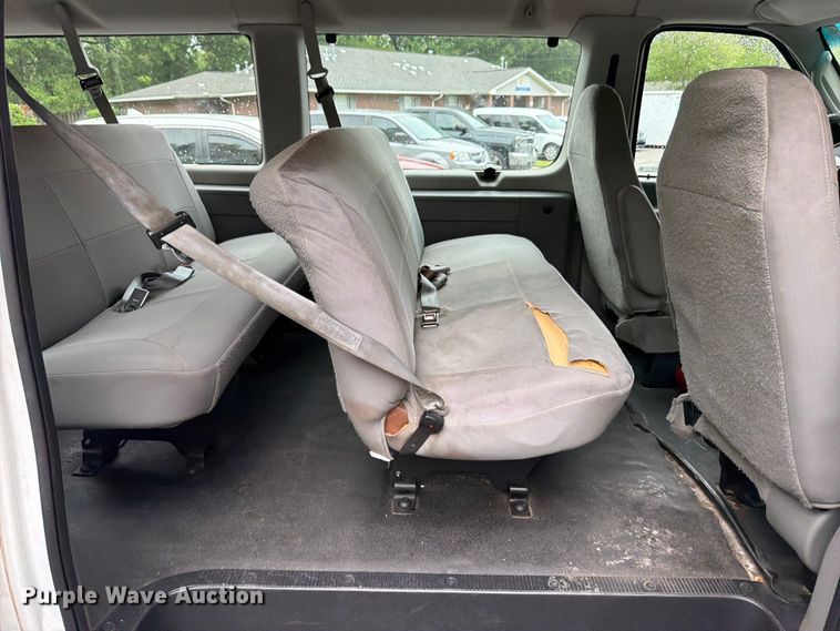 image for item FB8137 2007 Ford E350 van