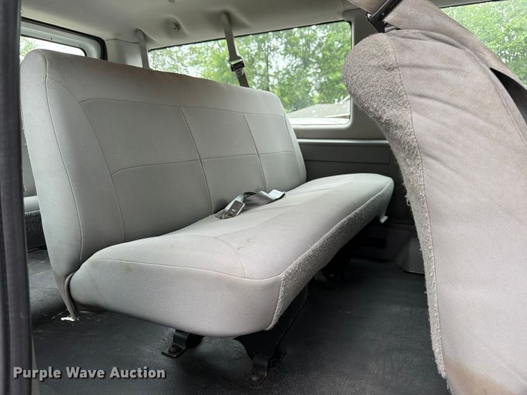 image for item FB8137 2007 Ford E350 van