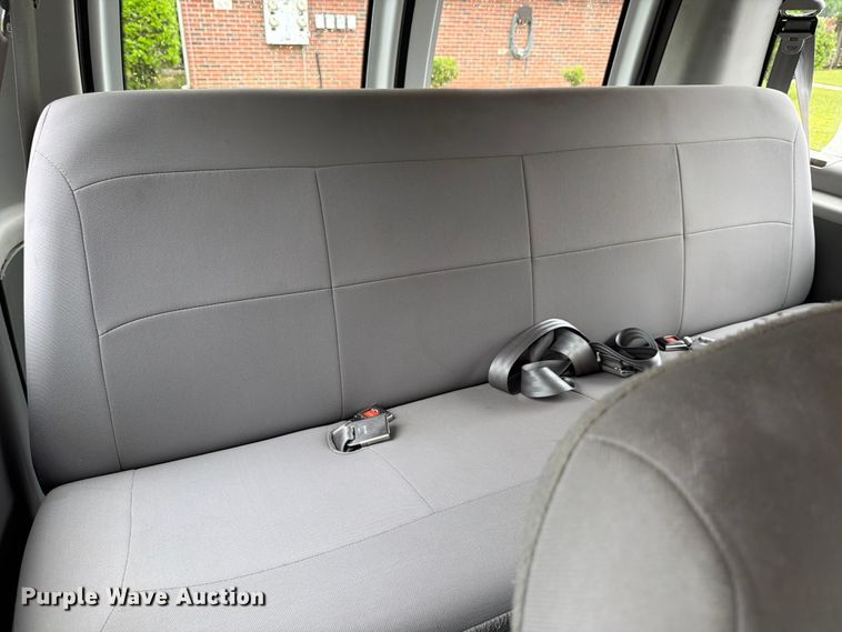 image for item FB8137 2007 Ford E350 van