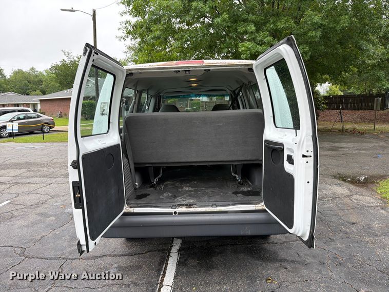 image for item FB8137 2007 Ford E350 van