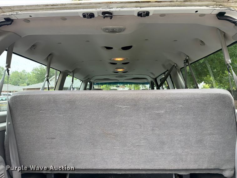 image for item FB8137 2007 Ford E350 van