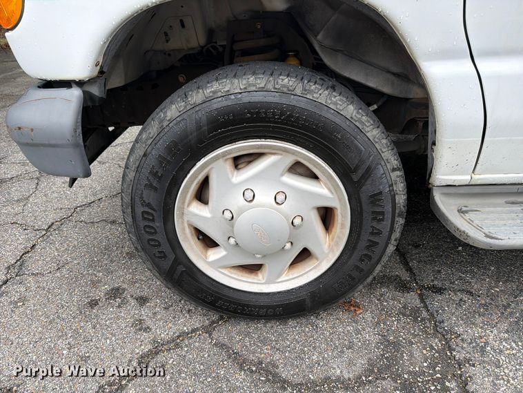 image for item FB8137 2007 Ford E350 van