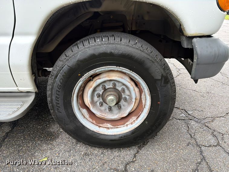 image for item FB8137 2007 Ford E350 van