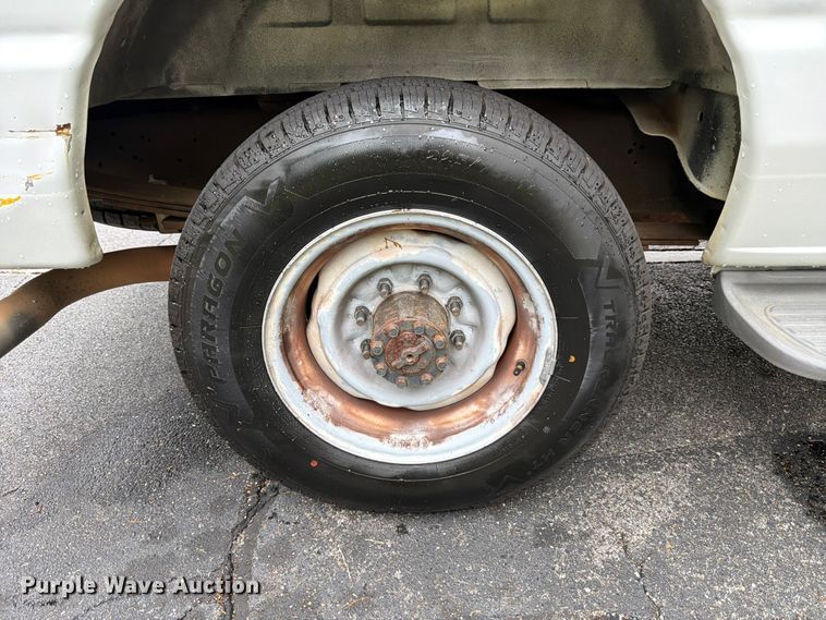 image for item FB8137 2007 Ford E350 van